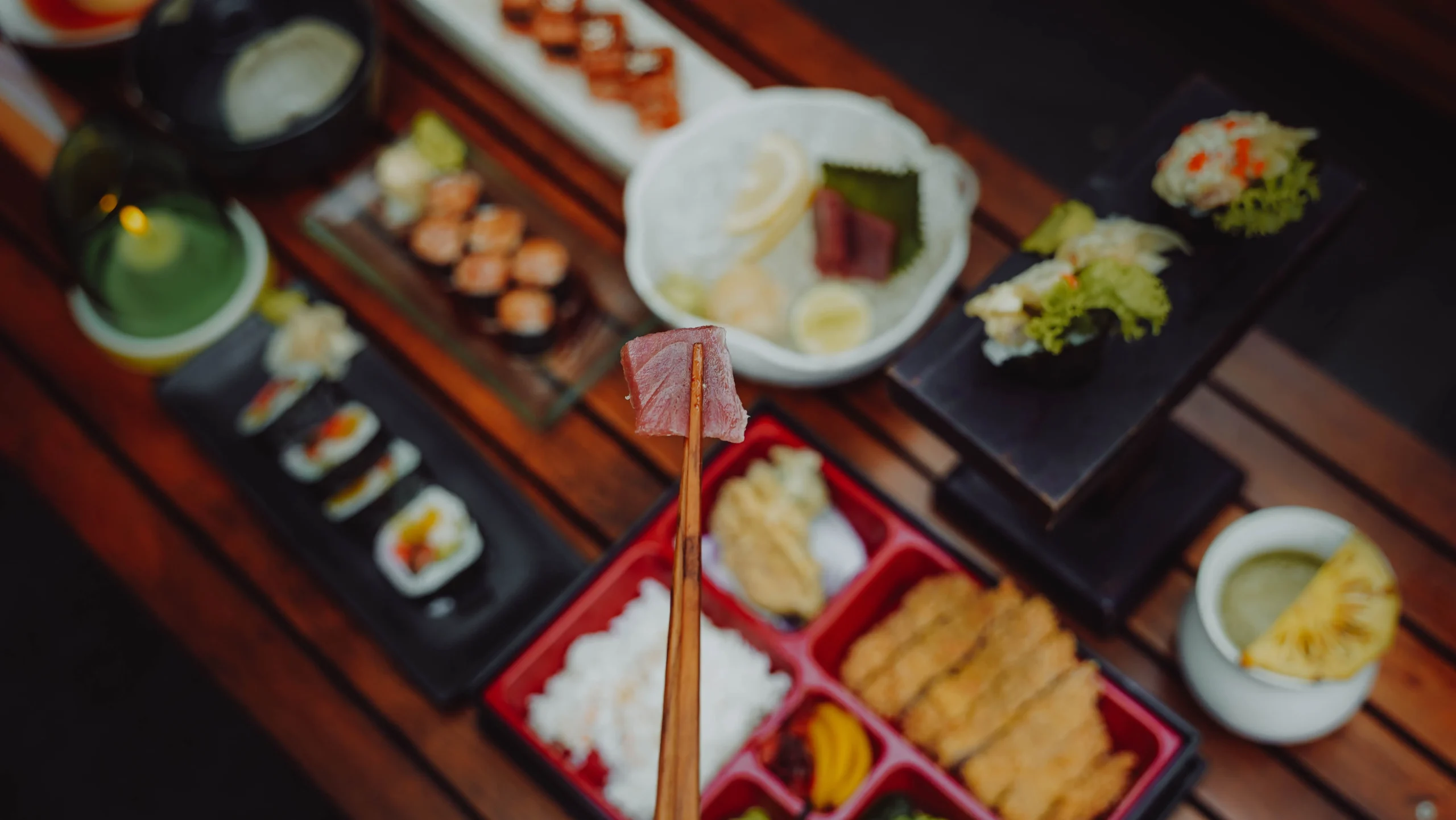 Electric lunch box for truck drivers