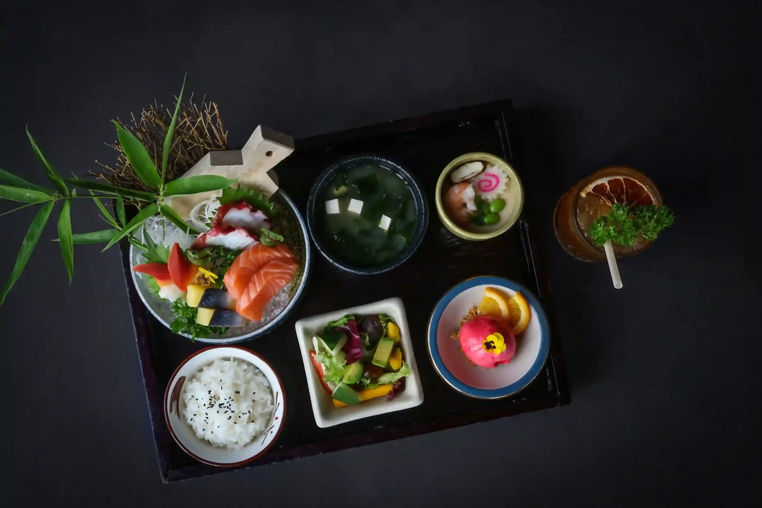 Electric lunch box with stainless steel container